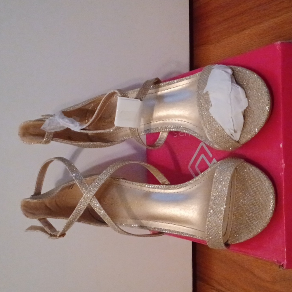 Gold, glittery strappy 3in heels. Size 8.
